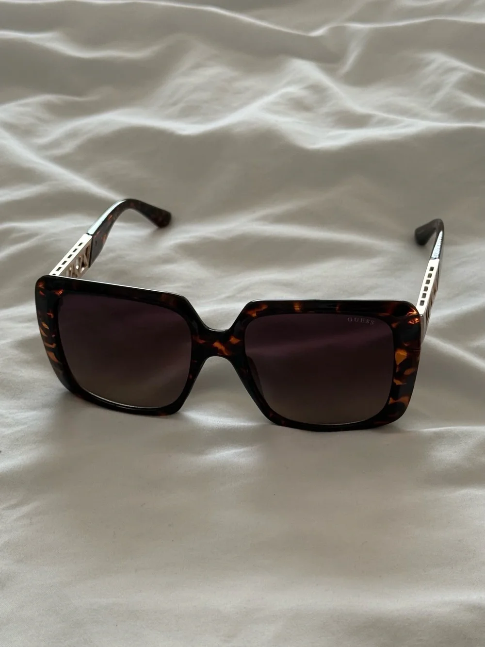 GUESS x Jennifer Lopez Oversized Square Tortoise Sunglasses Rhinestone Chain